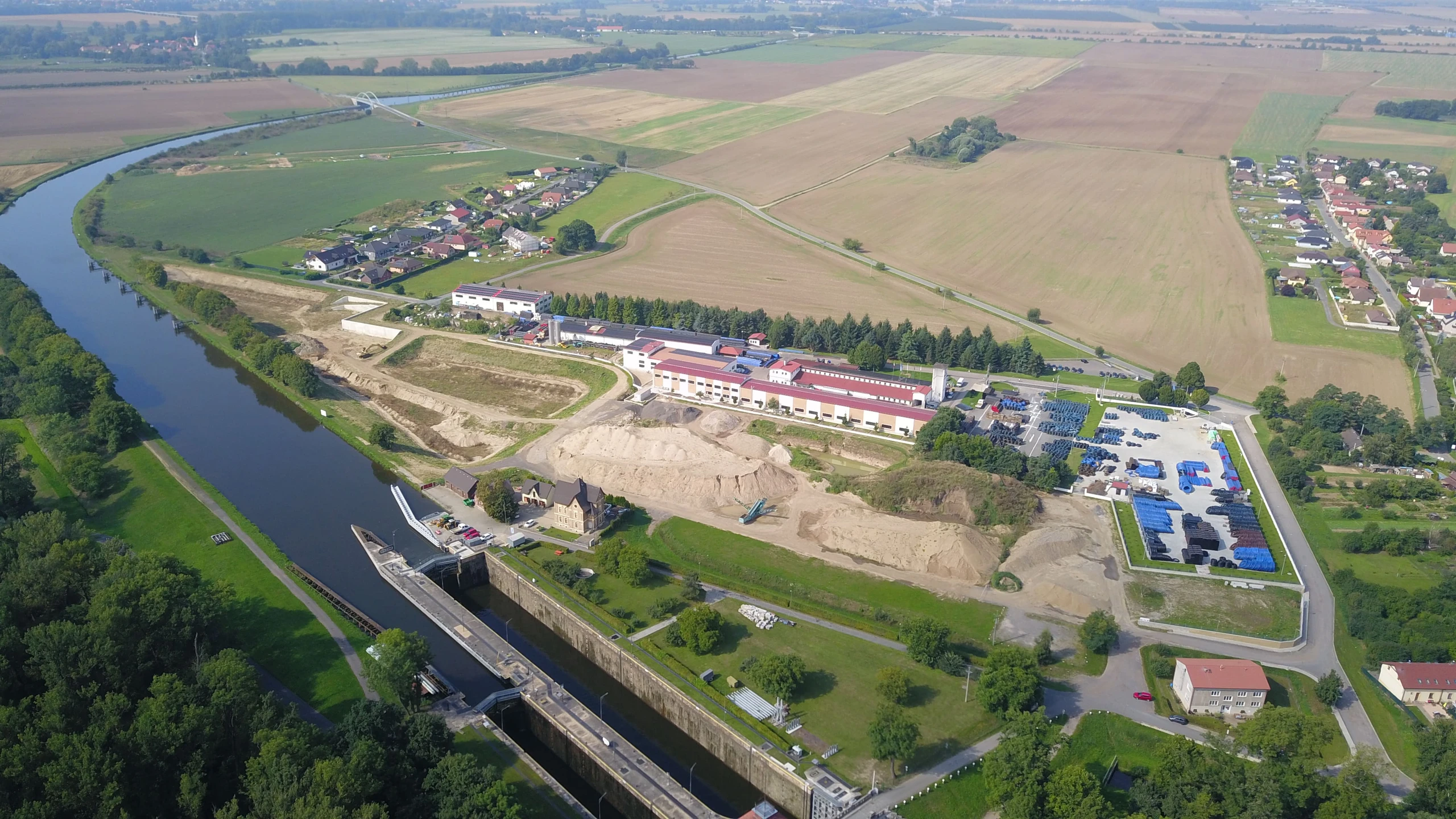 HERSTELLER VON PE-KUNSTSTOFFROHREN